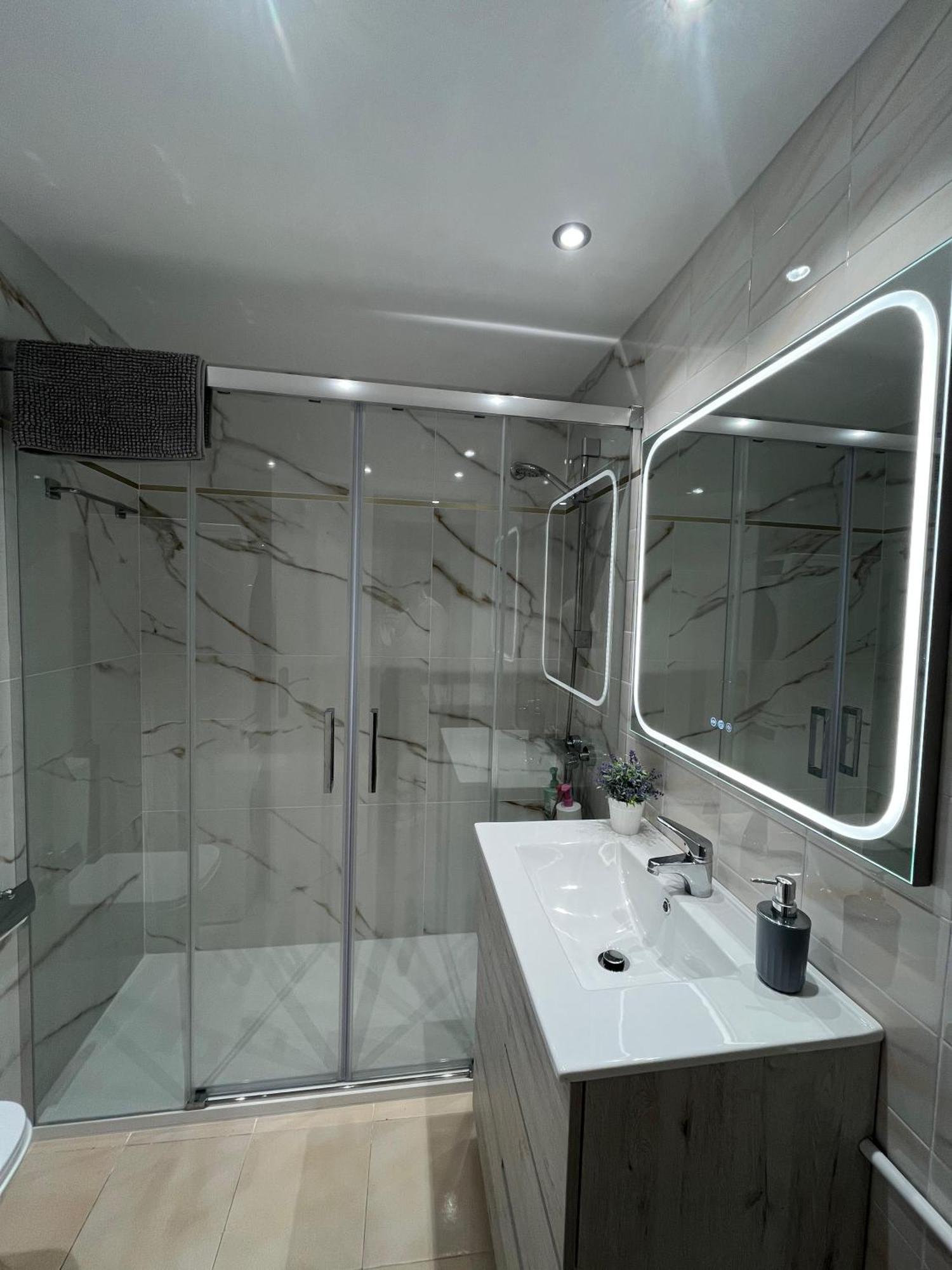 Apartamentos Ct Салоу Екстериор снимка